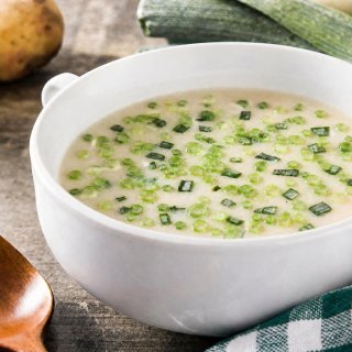 Cremige Kräuter-Lauchzwiebel-Suppe