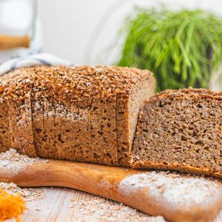 Dinkelganzkorn mit Möhre geschnitten