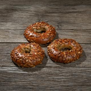 Laugen-Ring mit Kürbiskernen