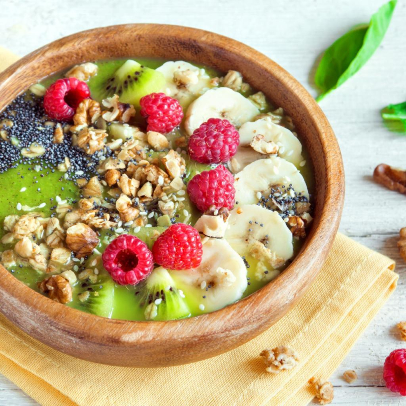 Smoothie Bowl mit Banane und Spinat
