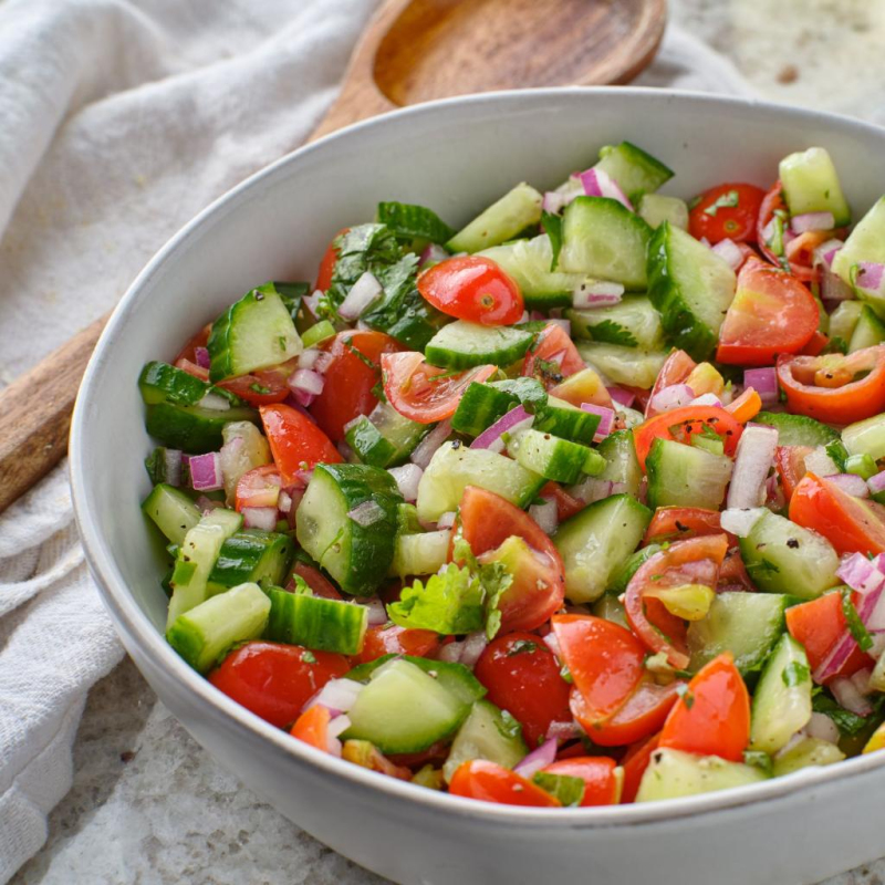 Tomaten-Gurkensalat mit Minze